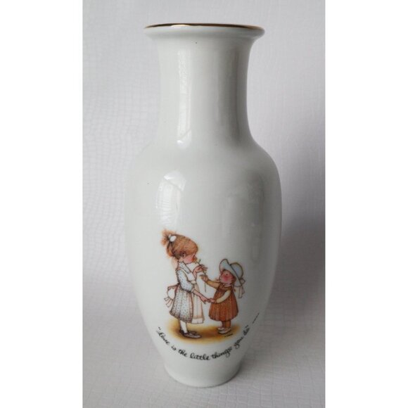 Vintage Holly Hobbie Vase & 3 Child's Tea Set Cups and Saucers - Picture 7 of 8